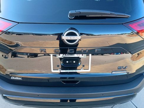 Used 2023 Nissan Rogue SV w/ SV Premium B Package FWD image 14