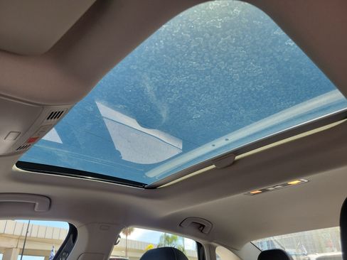Certified 2024 Volkswagen Jetta SE w/ Panoramic Sunroof Package FWD image 22