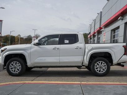 New 2025 Toyota Tacoma SR5