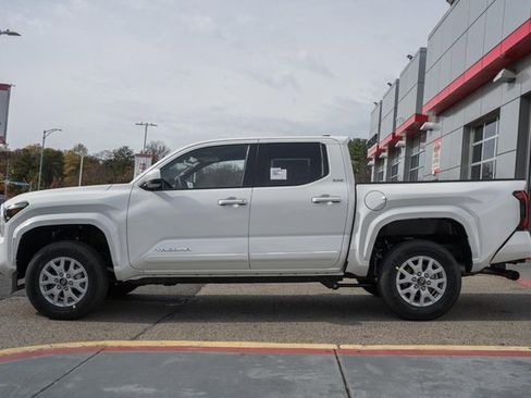 New 2025 Toyota Tacoma SR5 image 4
