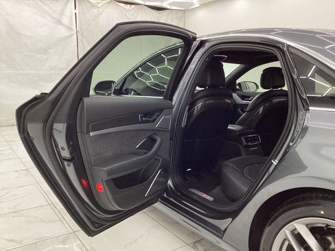 Used 2013 Audi S8 image 22