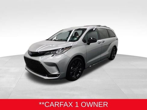 Used 2025 Toyota Sienna XSE image 13