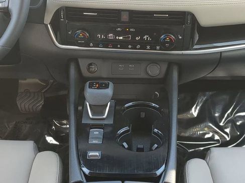 Certified 2025 Nissan Rogue SL w/ SL Premium Package FWD image 19