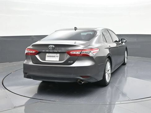 Used 2019 Toyota Camry XLE FWD image 11