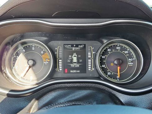 Used 2021 Jeep Cherokee Latitude Plus FWD image 22