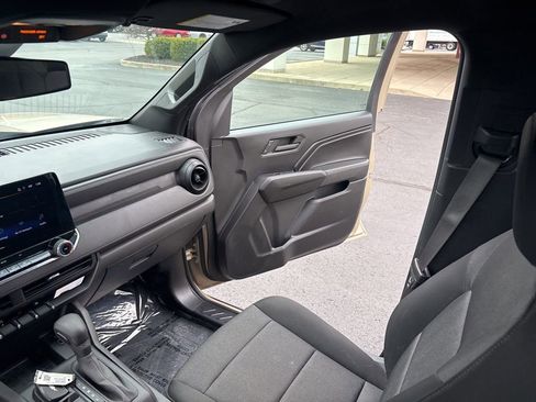 Used 2024 Chevrolet Colorado W/T RWD image 40