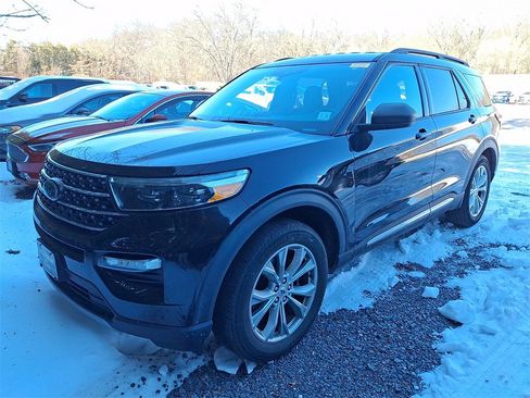 Used 2021 Ford Explorer XLT w/ Equipment Group 202A image 2