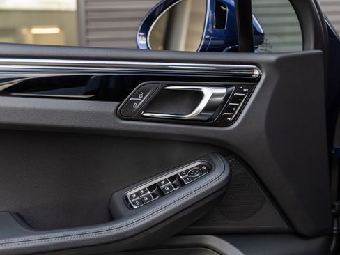 Certified 2026 Porsche Macan AWD/4WD image 23