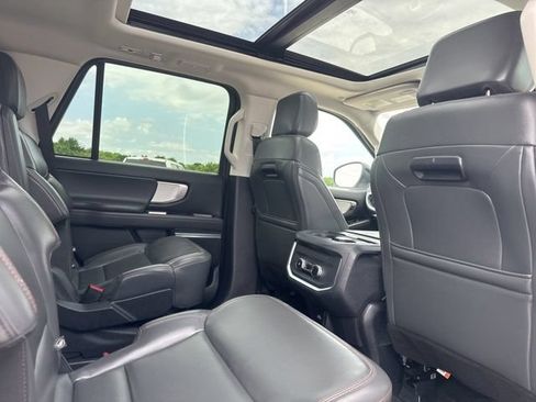 Used 2025 Ford Expedition Active AWD/4WD image 16