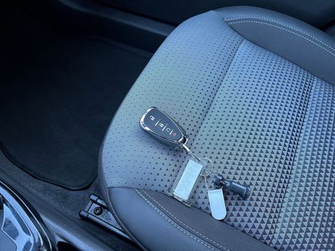 Used 2025 Chevrolet Trax LT w/ LT Convenience Package image 22