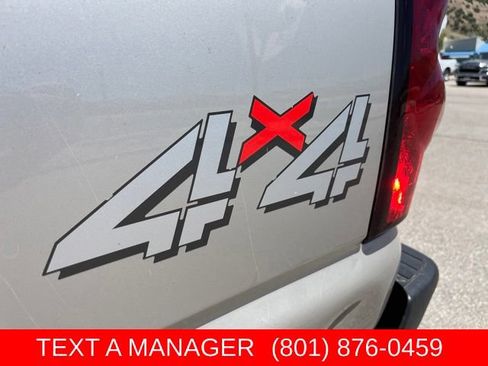 Used 2006 Chevrolet Silverado 2500 LT w/ Heavy-Duty Power Package AWD/4WD image 11