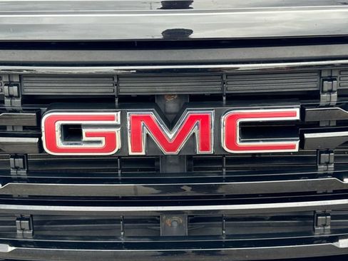 Used 2022 GMC Acadia SLE w/ Driver Convenience Package FWD image 31