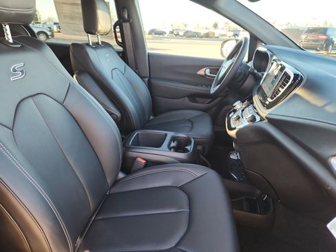 New 2026 Chrysler Pacifica Select w/ S Appearance Package image 20