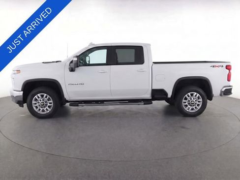 Used 2025 Chevrolet Silverado 2500 LT w/ Convenience Package AWD/4WD image 4