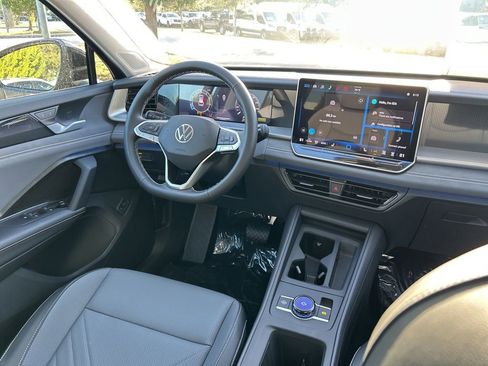 New 2026 Volkswagen Tiguan SE AWD/4WD image 9