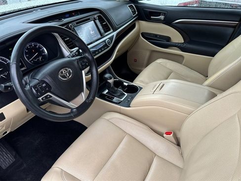 Used 2015 Toyota Highlander Limited Platinum image 9