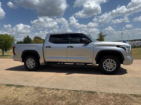 Used 2022 Toyota Tundra SR5 AWD/4WD image 15