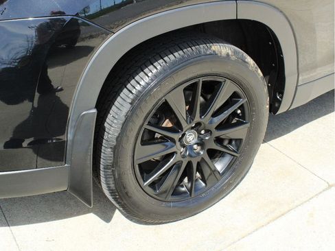 Used 2019 Toyota Highlander SE AWD/4WD image 36