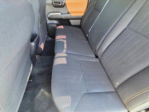 Used 2018 Toyota Tacoma SR5 RWD image 17