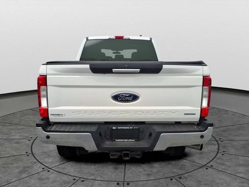 Used 2017 Ford F250 XLT w/ XLT Premium Package AWD/4WD image 5