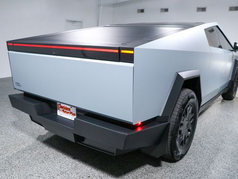 Used 2024 Tesla Cybertruck AWD Crew Cab image 7