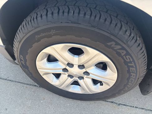 Used 2012 Chevrolet Traverse LS FWD image 4