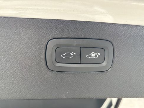 Certified 2024 Volvo XC90 T8 Ultimate w/ Protection Package Premier image 51