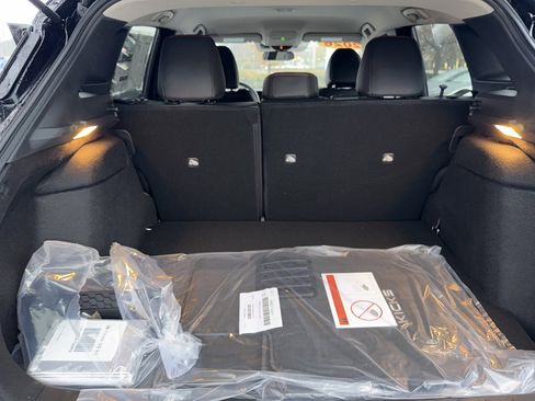 New 2026 Nissan Kicks SR w/ Cold Weather Package image 32