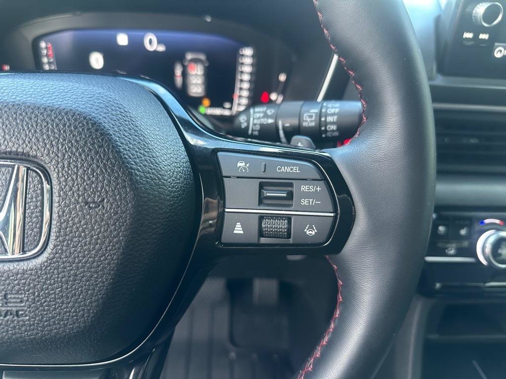 Used 2025 Honda Pilot Black Edition image 17