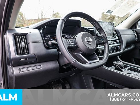 Used 2025 Nissan Pathfinder SL image 22