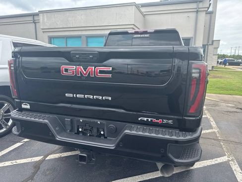 Used 2024 GMC Sierra 2500 AT4X AWD/4WD image 5