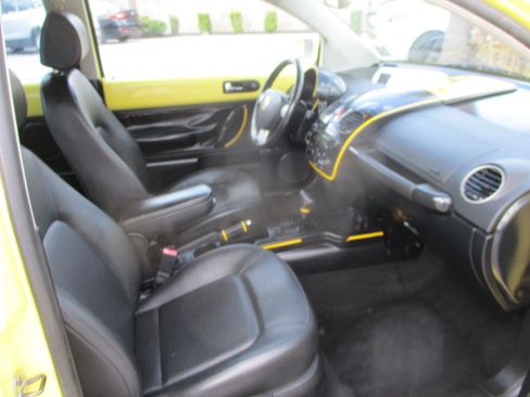 Used 2010 Volkswagen Beetle Coupe image 25