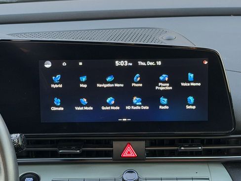 Used 2025 Hyundai Elantra Limited image 21