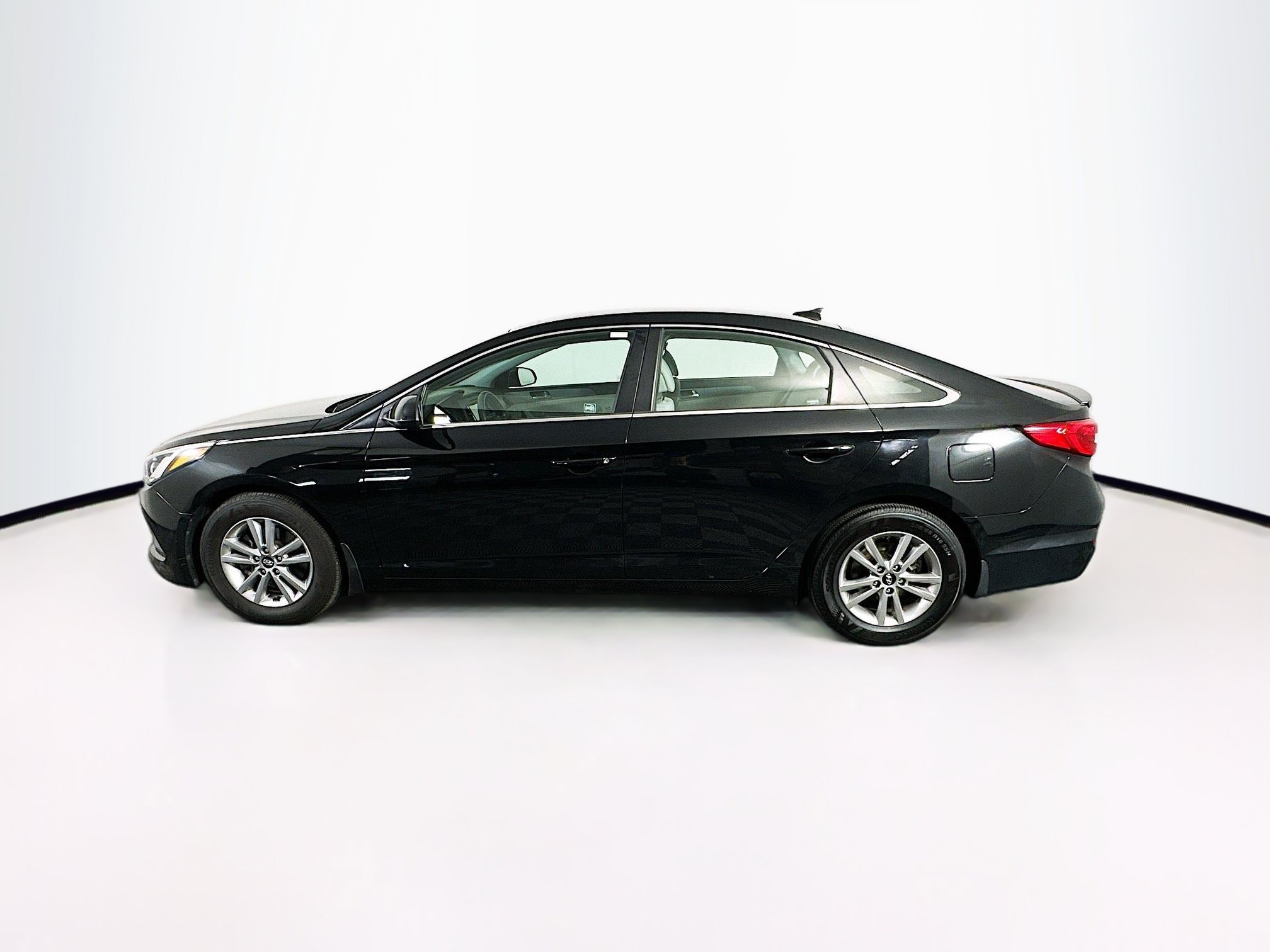 Used 2017 Hyundai Sonata SE FWD image 4