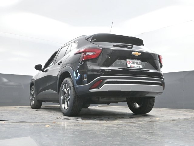 Used 2024 Chevrolet Trax LT FWD image 47
