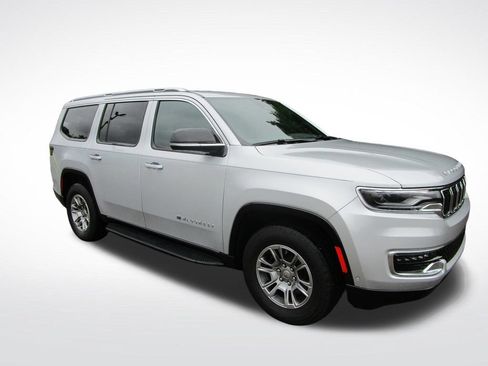 Used 2024 Jeep Wagoneer 2WD image 6