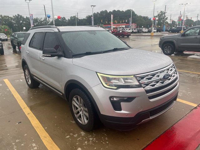 Used 2018 Ford Explorer XLT w/ Equipment Group 202A AWD/4WD image 4