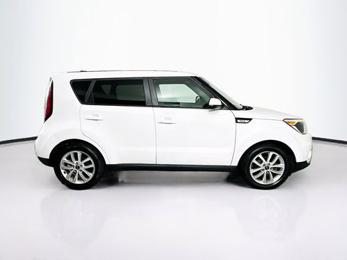 Used 2017 Kia Soul + FWD image 10