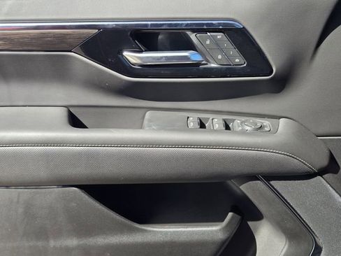 New 2025 Chevrolet Suburban Premier w/ Sun And Tow Package AWD/4WD image 18