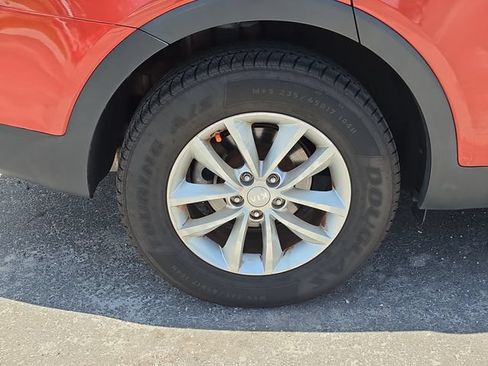 Used 2017 Kia Sorento FWD image 5