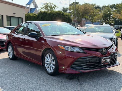 Used 2019 Toyota Camry LE FWD image 6