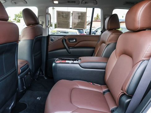 Used 2024 INFINITI QX80 Premium Select w/ All-Season Package image 19