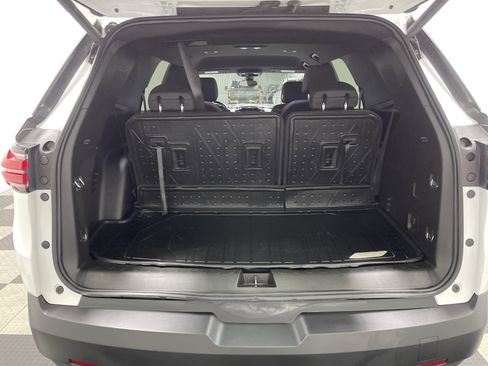 Used 2023 Chevrolet Traverse LT FWD image 21