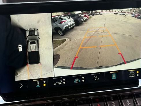 Used 2023 Chevrolet Silverado 1500 ZR2 w/ Technology Package image 19