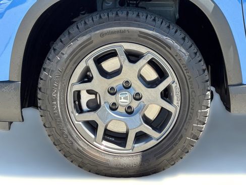 Used 2025 Honda Pilot TrailSport image 11