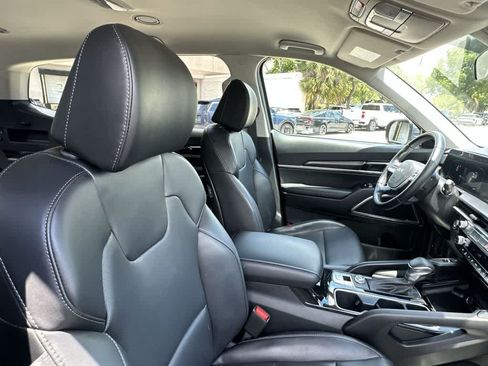 Certified 2024 Kia Telluride S FWD image 13