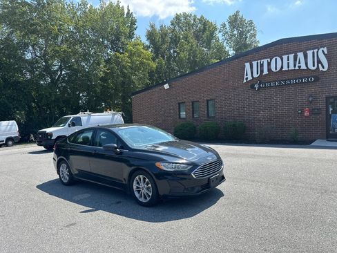 Used 2020 Ford Fusion SE FWD image 1