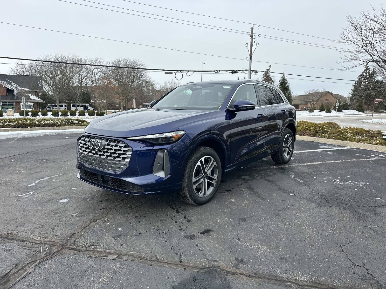 Used 2025 Audi Q5 Premium AWD/4WD image 3