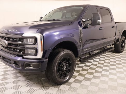 Used 2024 Ford F250 XLT w/ Black Appearance Package AWD/4WD image 11