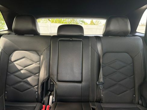 Used 2024 Volkswagen Atlas Cross Sport SE FWD image 48